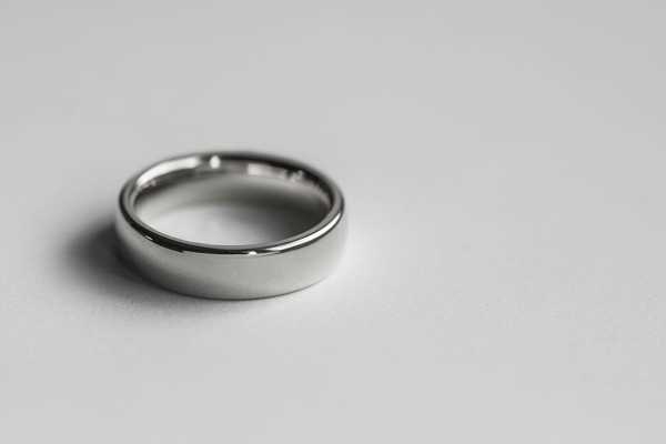 Men wearing engagement rings!