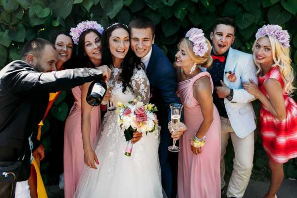 Who can bring a plus-one to your Wedding and who can’t?