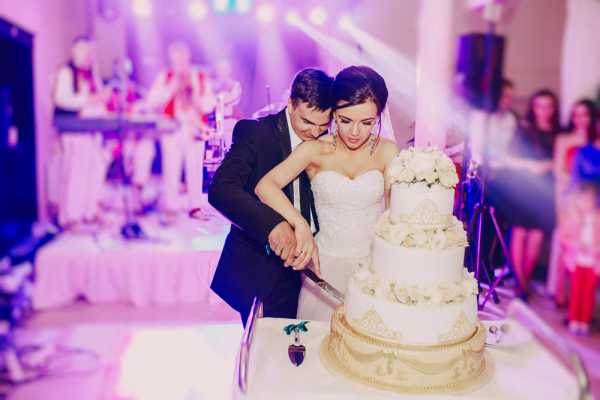 10 unique songs to play when you’re cutting your Wedding Cake!