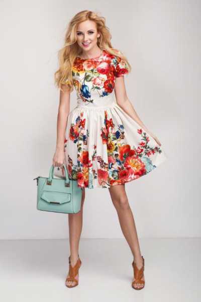 What type of dress to wear to a wedding (as guest)