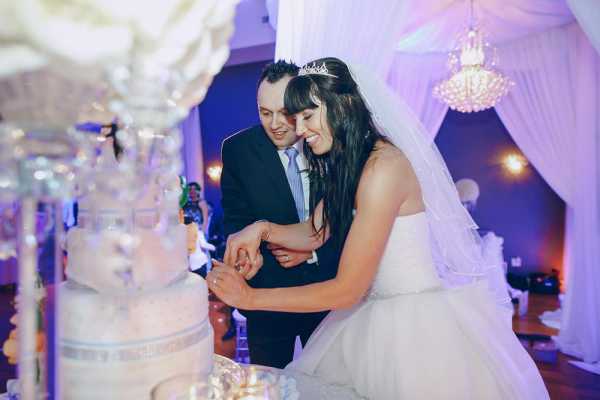 10 unique songs to play when you’re cutting your Wedding Cake!